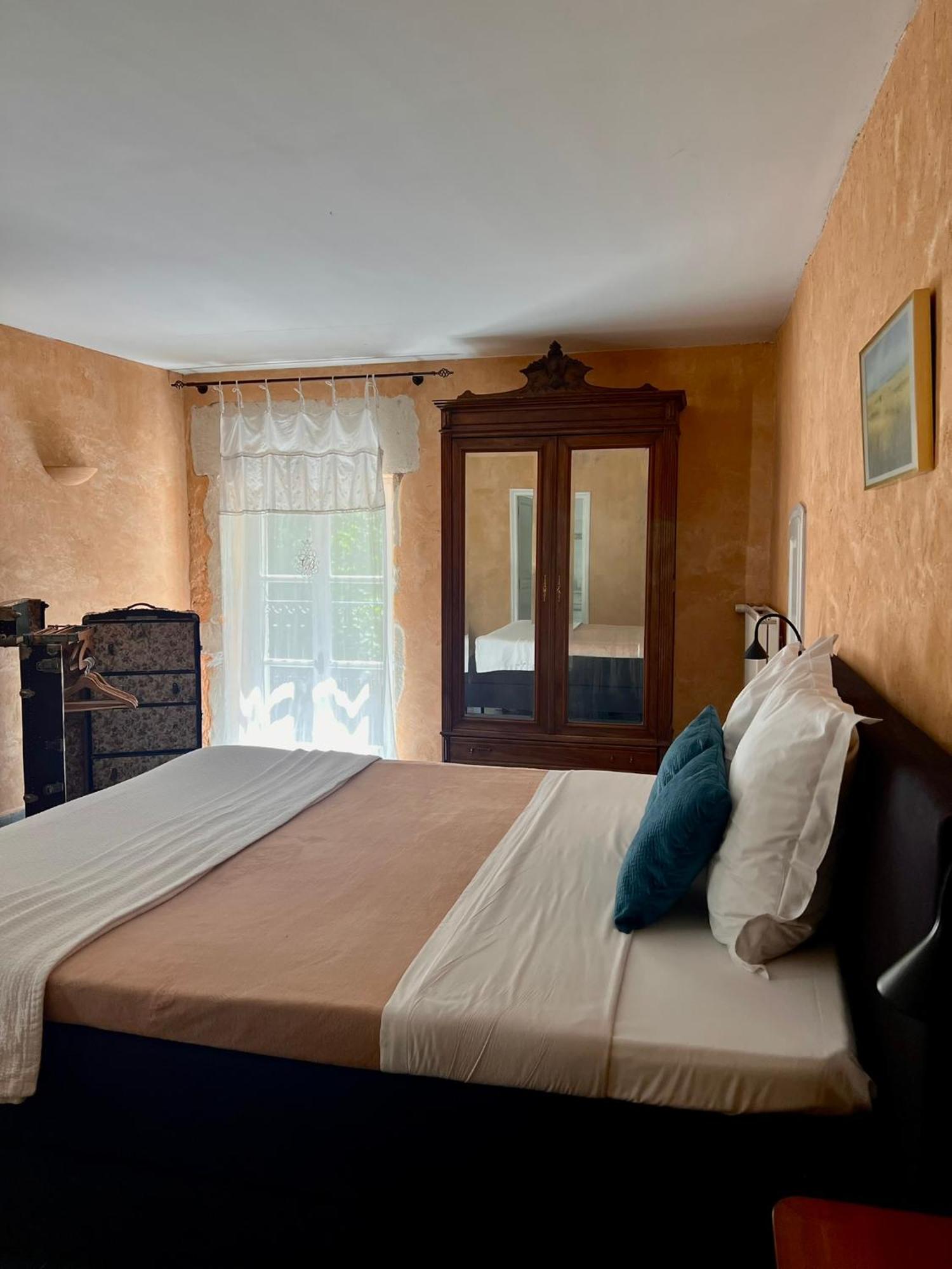 Le Moulin De Montsegur Bed & Breakfast Room photo